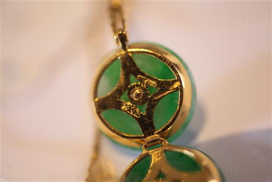 A Chinese high carat gold and jadeite bracelet, gross weight 15.5 grams.